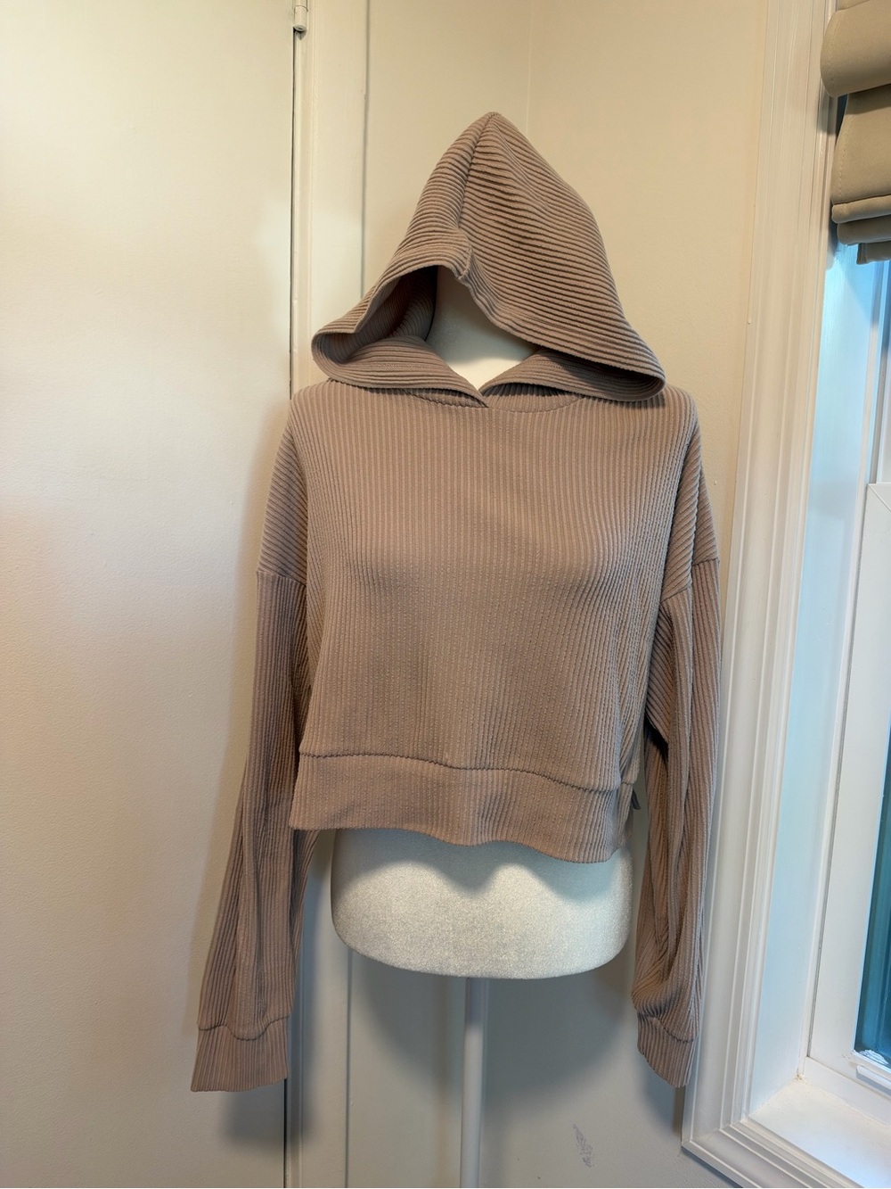 ALO Yoga Muse Hoodie Taupe Beige Ribbed Cropped Pullover M